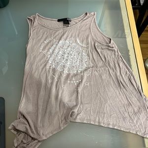 Super comfortable women’s flowy tank top